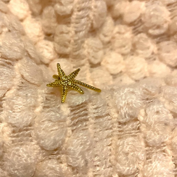 Gold tone starfish ring - Picture 2 of 3